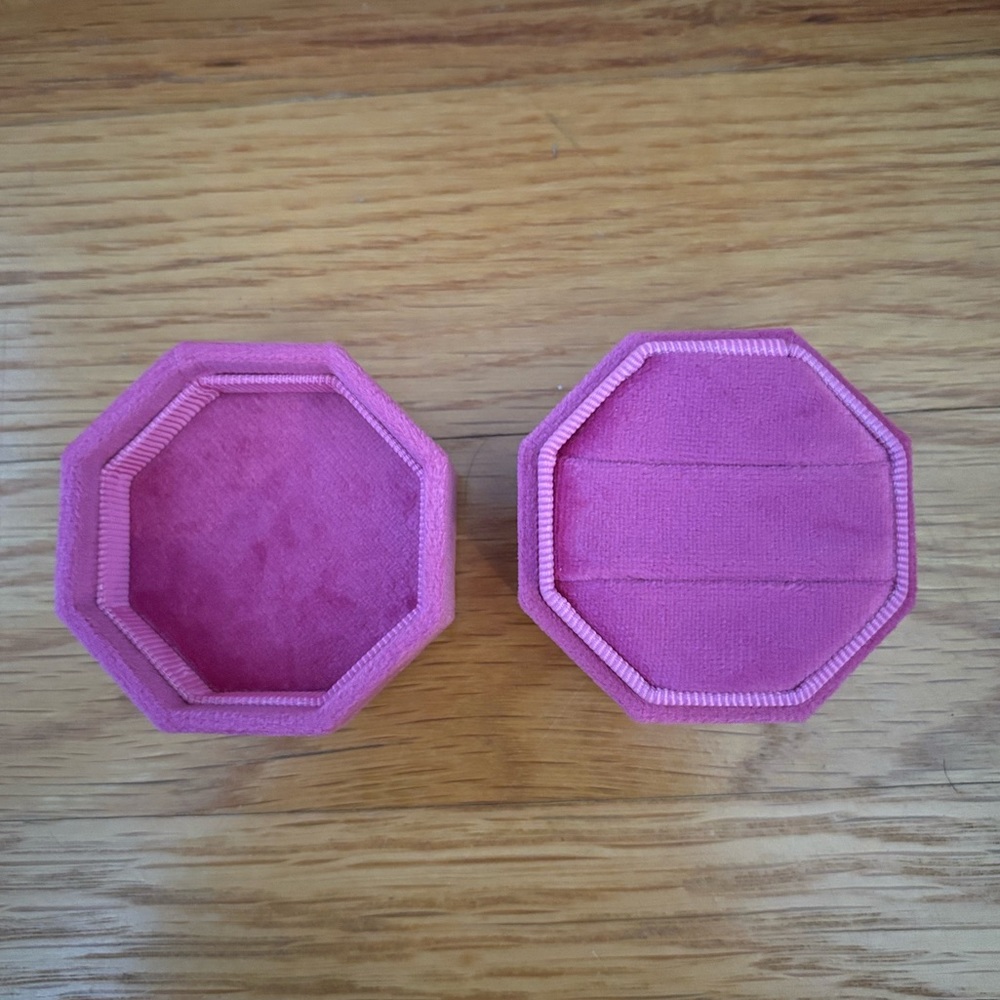 Fuschia ring box